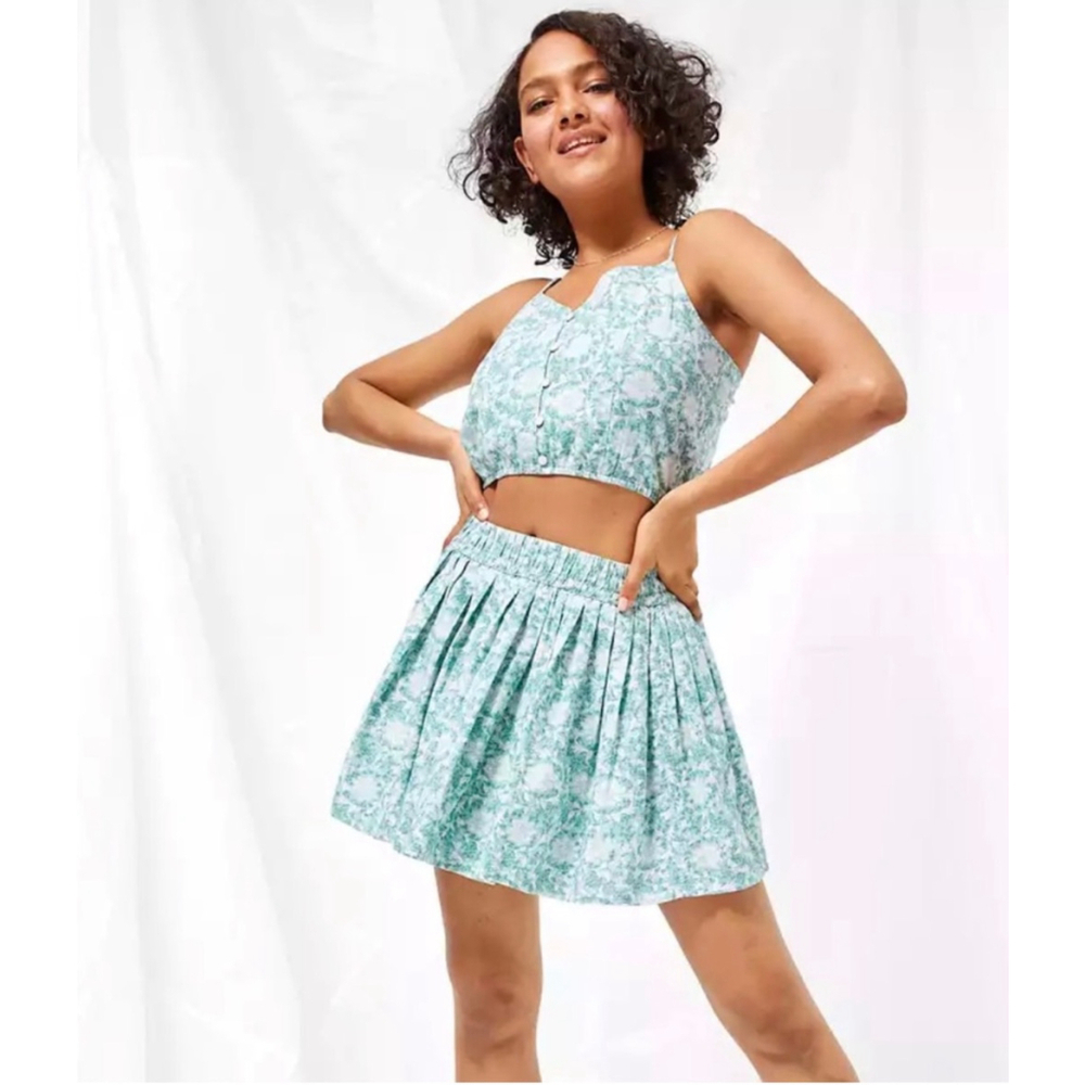 #102 - AMERICAN EAGLE - FLORAL PLEATED MINI SKIRT